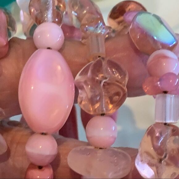 Vtg Pink rose antique pressed-molded textured glass multi bead wrap bracelet - Picture 7 of 8